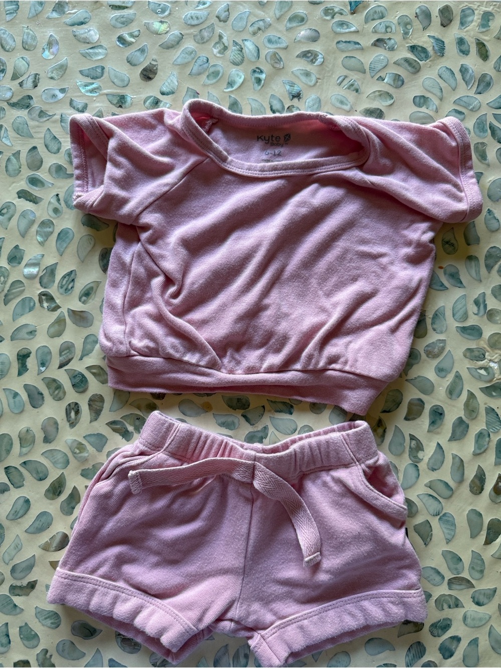 Kyte BABY Light Pink short sleeve and shorts jogger set